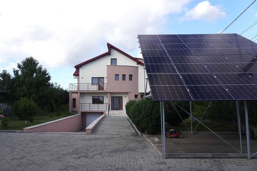 Casă cu 4 camere în Central
