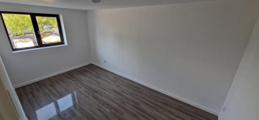 Apartament cu 3 camere decomandat în Exterior Est