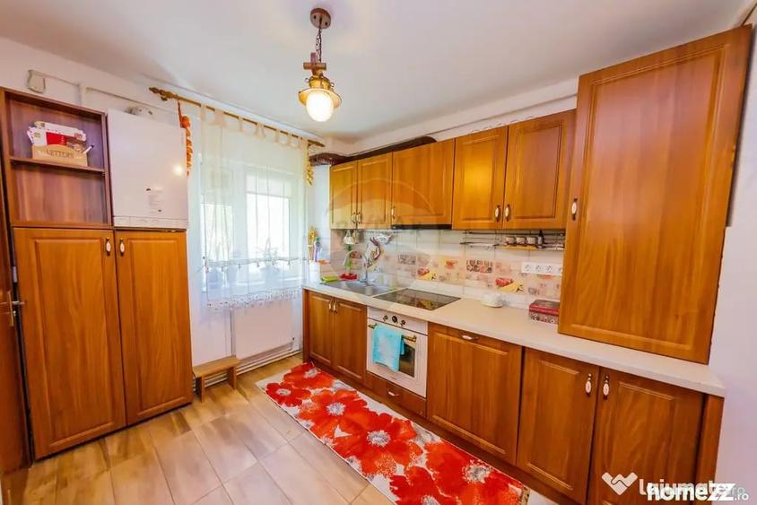 Apartament cu 4 camere decomandat în Central