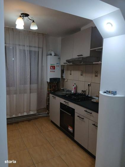 Apartament cu 3 camere semidecomandat în Micro 3