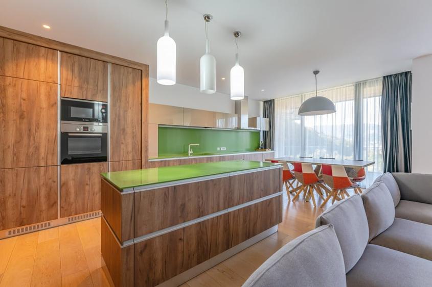 Apartament cu 3 camere decomandat, mobilat în Ultracentral