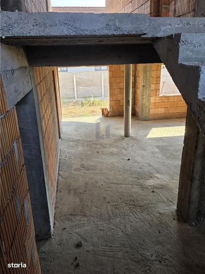 Casa parter si etaj la rosu ,Recas - 6