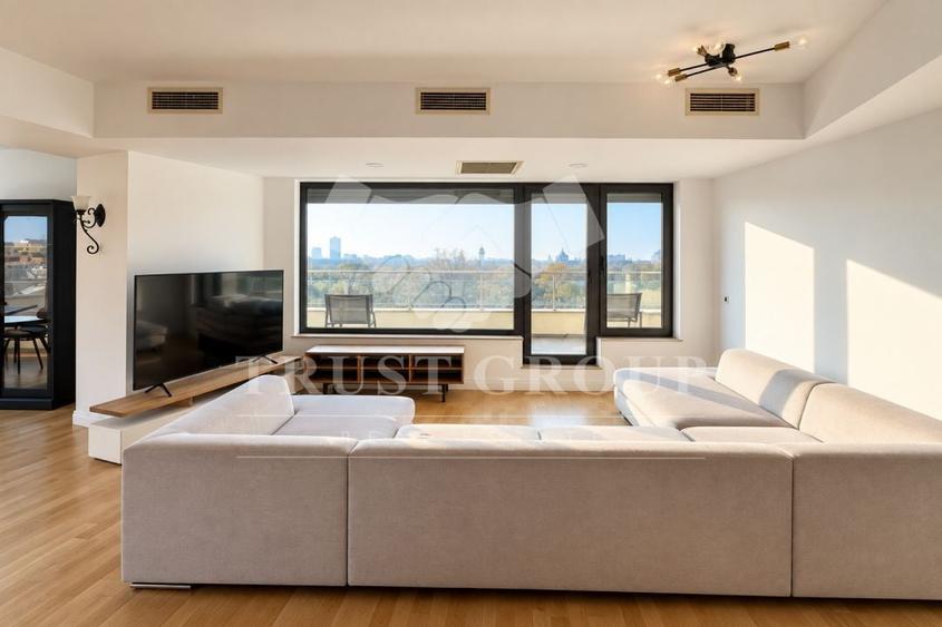 Apartament cu 5 camere decomandat, mobilat în Herăstrău
