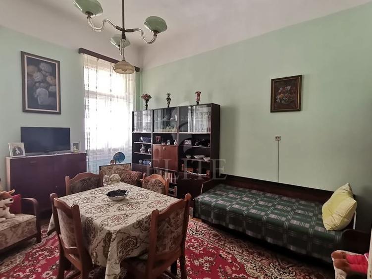 Apartament cu 3 camere semidecomandat în Central