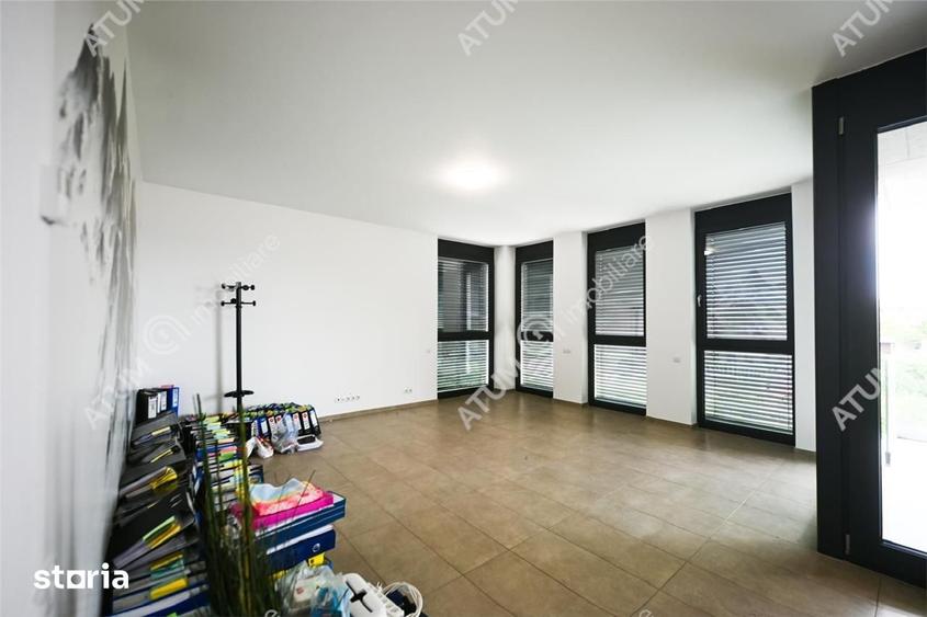 Apartament cu 3 camere decomandat în Valea Aurie