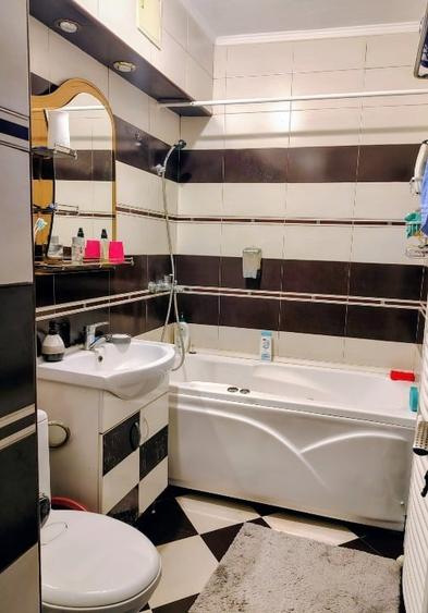 Apartament cu 3 camere decomandat, mobilat în Central