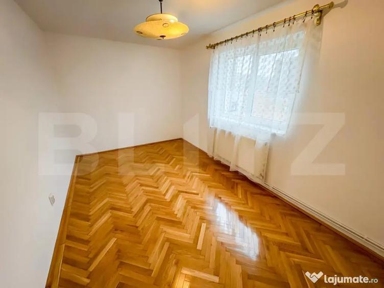 Apartament cu 4 camere semidecomandat în 22 Decembrie