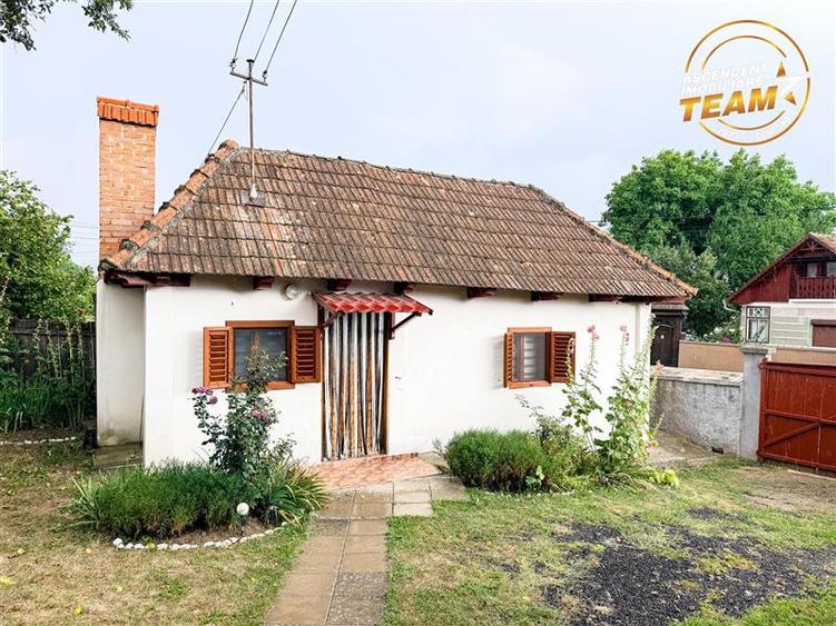 Casă individuală cu 4 camere cu Canalizare în Cernat