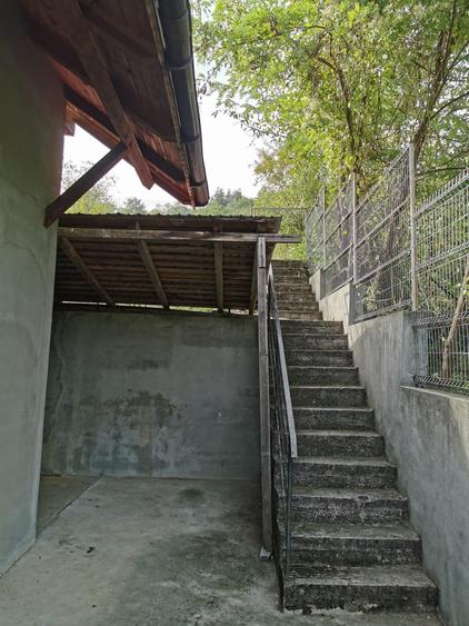 Casă individuală cu 4 camere cu Canalizare în Vest
