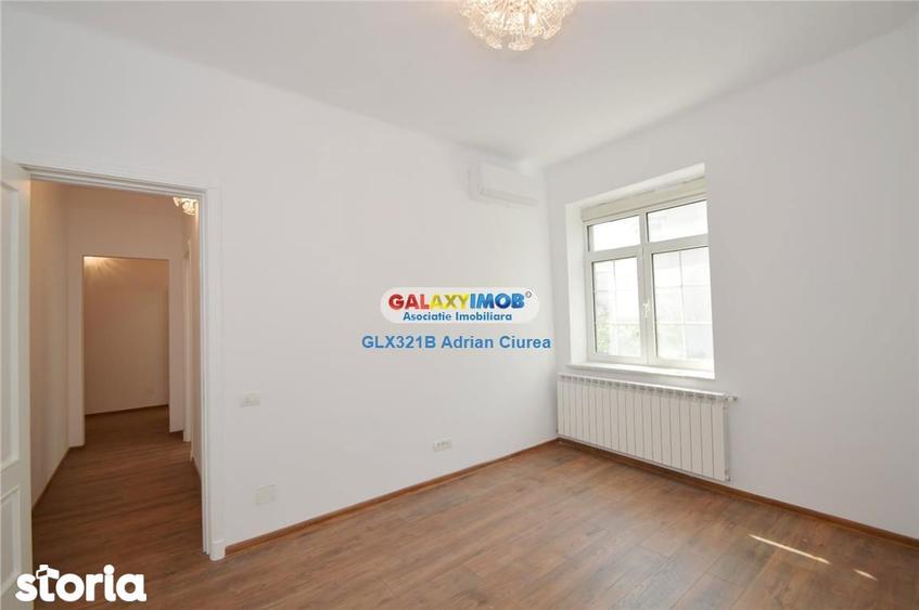 Apartament cu 5 camere în Romană