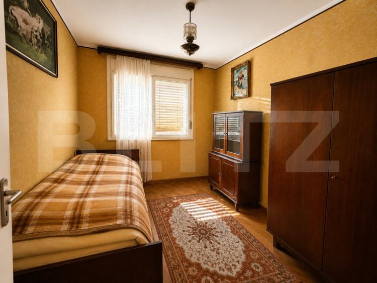 Apartament cu 4 camere decomandat în Careiului