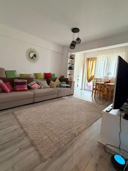 Apartament cu 2 camere decomandat, mobilat în Calea Moldovei