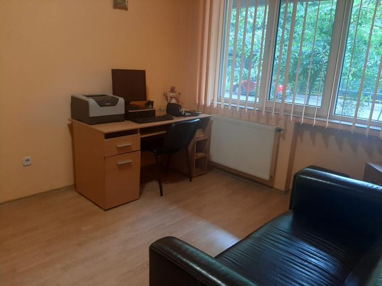 Birou, de 64 mp, în Podgoria