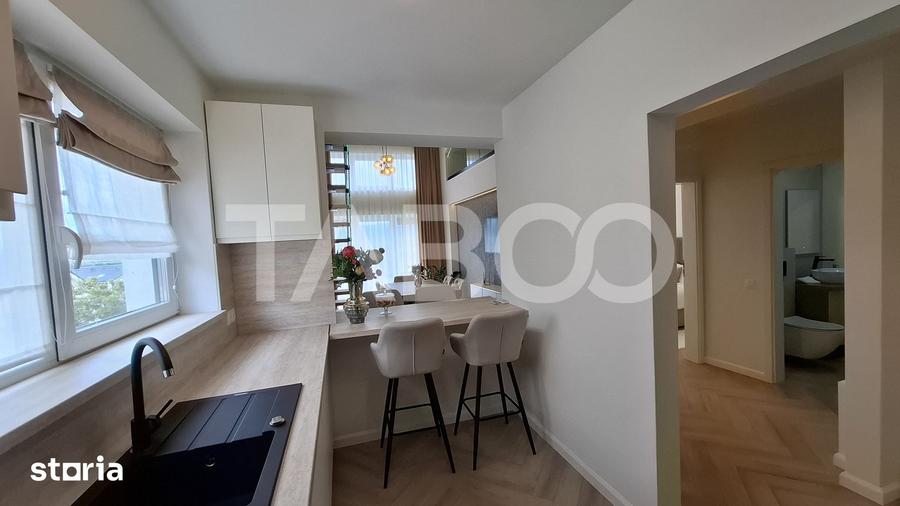 Apartament cu 5 camere decomandat în Cristian