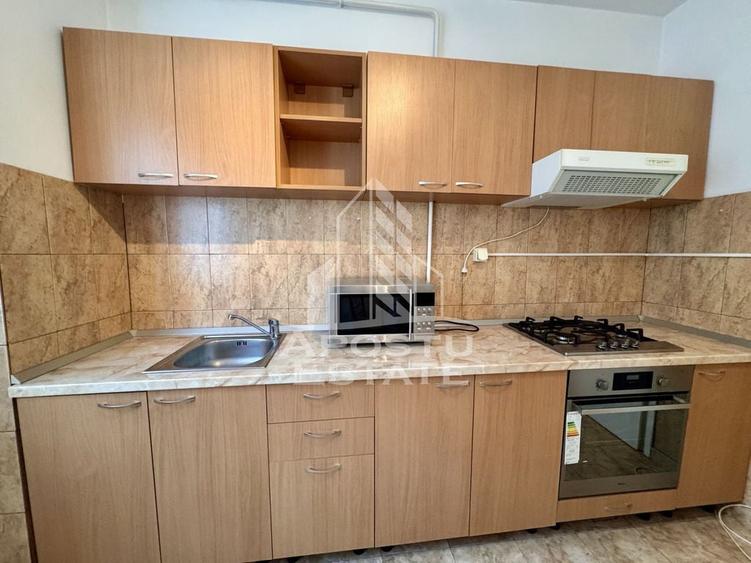 Apartament cu 3 camere decomandat, mobilat în Traian