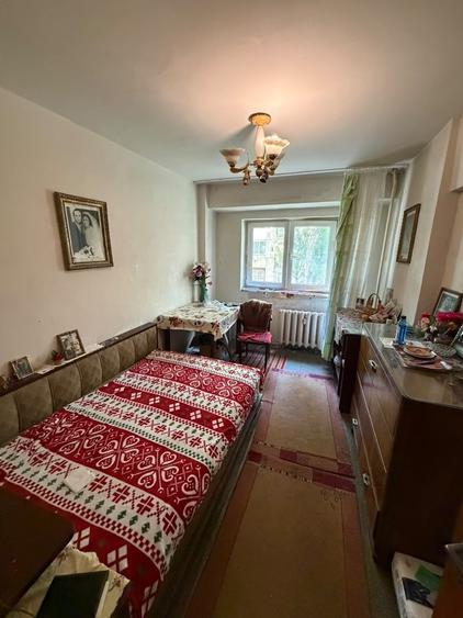Apartament cu 3 camere decomandat în Tineretului