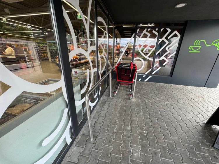 Spațiu comercial, de 1,055 mp, în Central