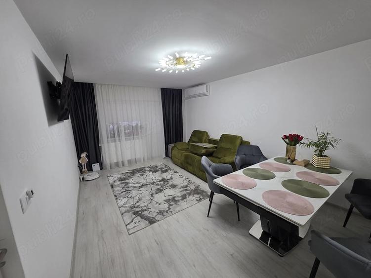 Apartament cu 4 camere decomandat în Central