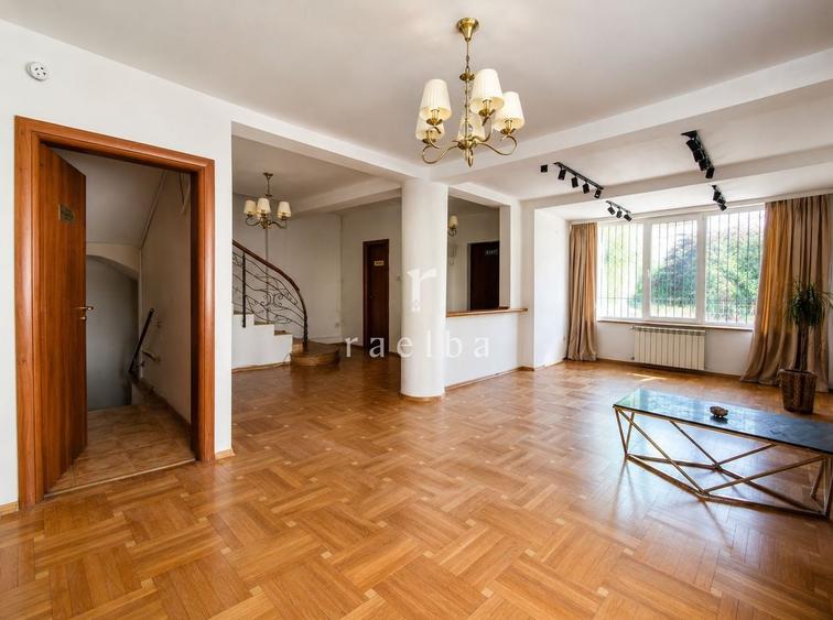 Duplex cu 12 camere cu Canalizare în Șoseaua Nordului