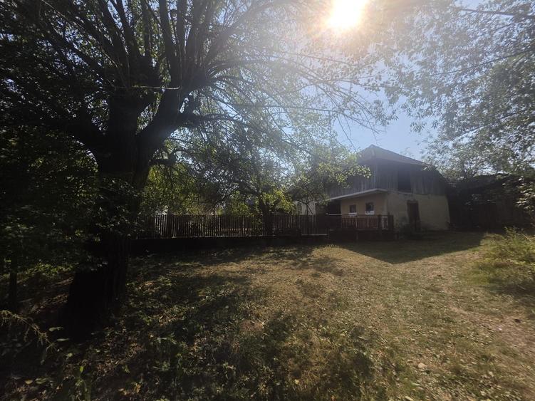 Casă cu 4 camere în Vlădești