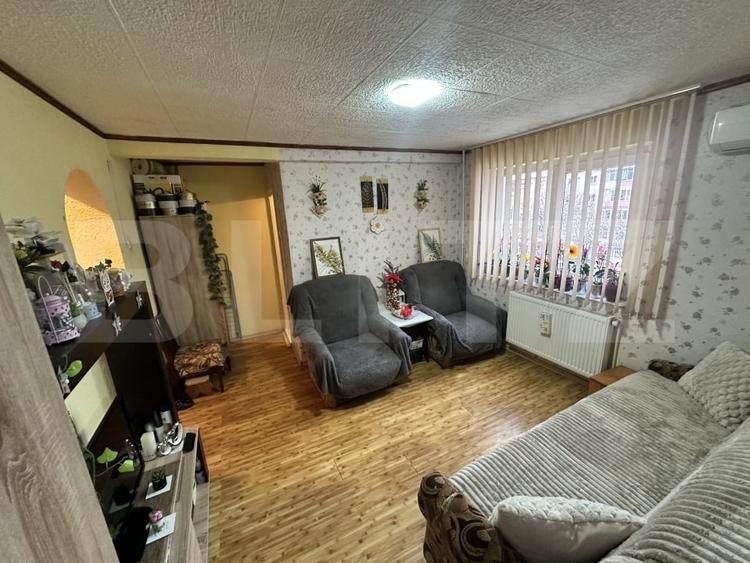 Apartament cu 3 camere semidecomandat, mobilat în Gojdu — fotografia 3