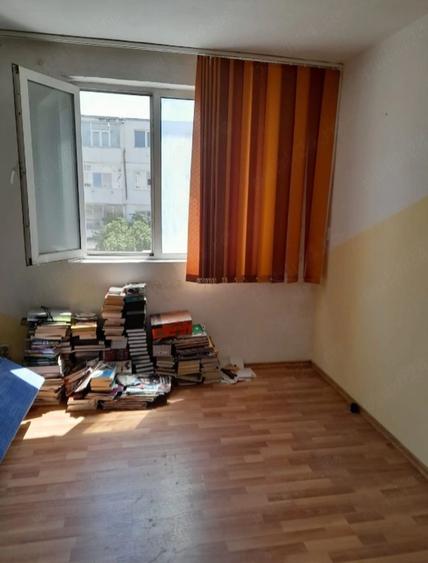 Apartament cu 2 camere semidecomandat în 5 Călărasi