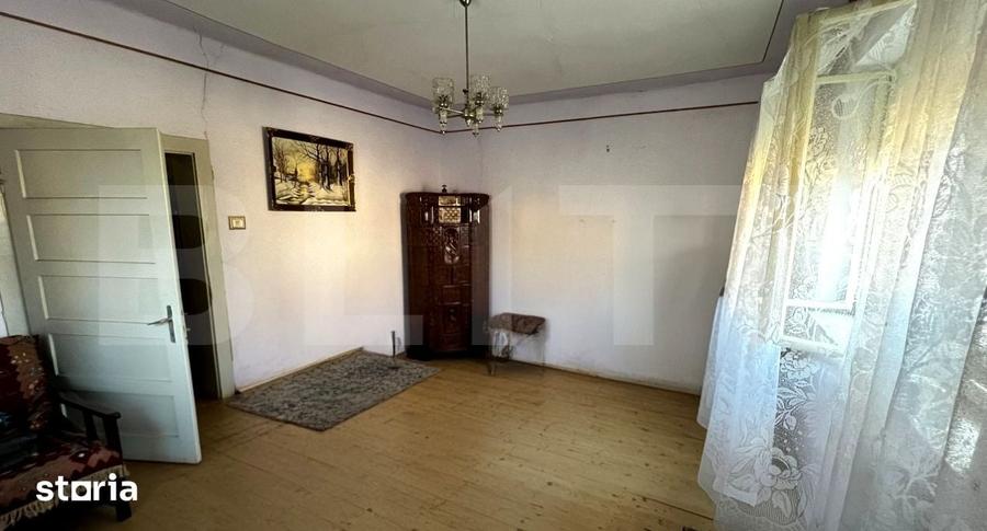 Casă cu 4 camere decomandat cu Teren 2500 Mp în Central