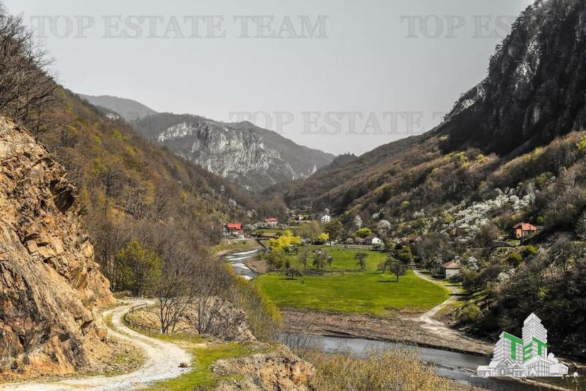 Hotel/Pensiune, de 1,093.1099853516 mp, în Central