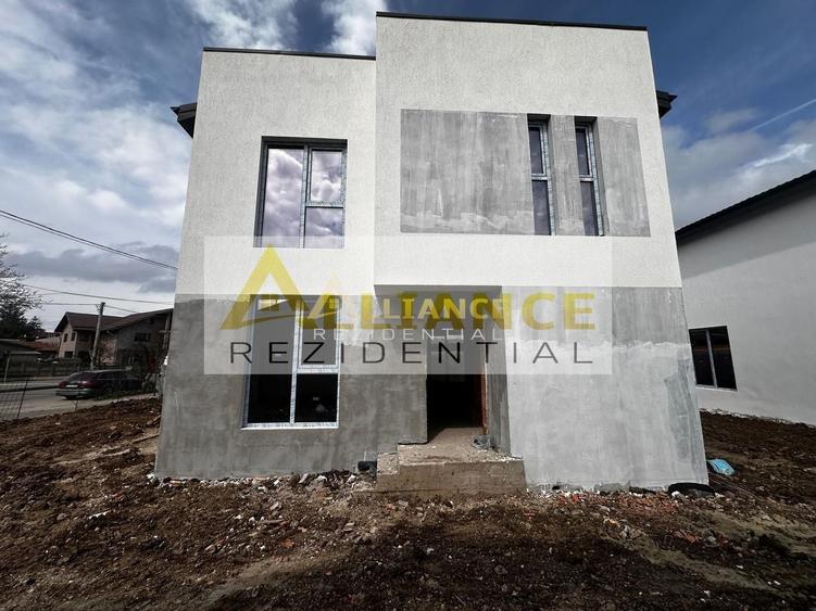 Casă individuală cu 5 camere cu Canalizare în Central