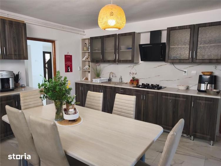 Casă cu 4 camere cu Teren 720 Mp în Criș
