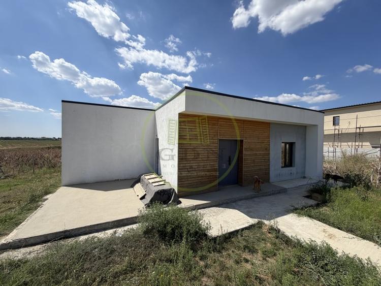 Casă individuală cu 4 camere cu Teren 343 Mp în Malu Mare