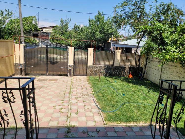 Casă cu 4 camere cu Teren 200 Mp în Rahova