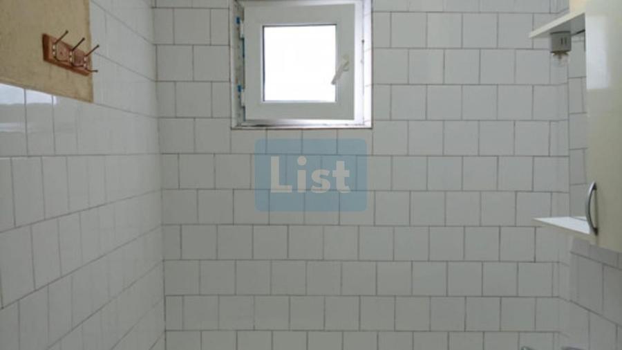 Apartament cu 3 camere decomandat în Micro 20