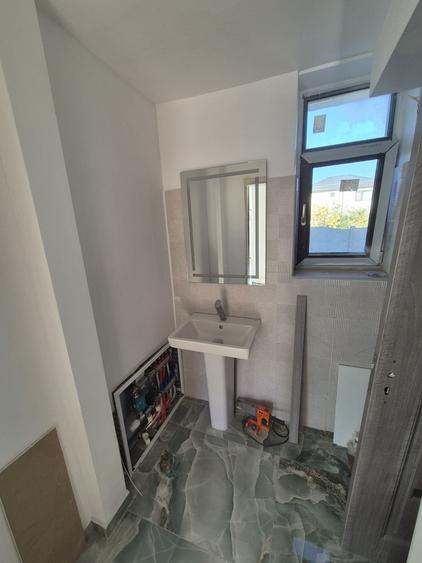 Casă cu 3 camere în Olteni