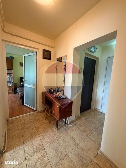 Apartament cu 2 camere decomandat în 1 Mai