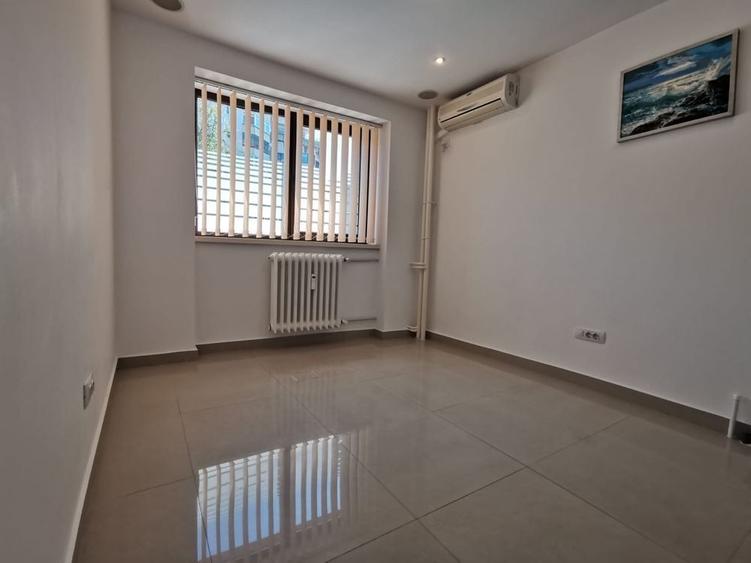 Spațiu comercial, de 65 mp, în Central