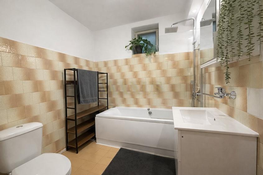 Casă individuală cu 4 camere cu Canalizare în Iris