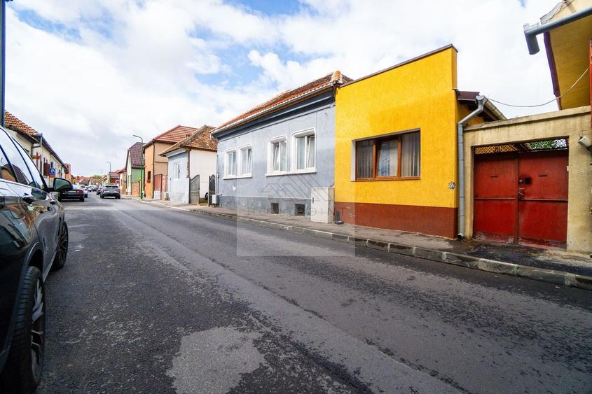 Casă individuală cu 2 camere cu Canalizare în Centrul Istoric