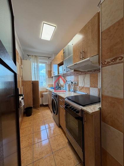 Apartament cu 3 camere decomandat, mobilat în Mircea cel Bătrân