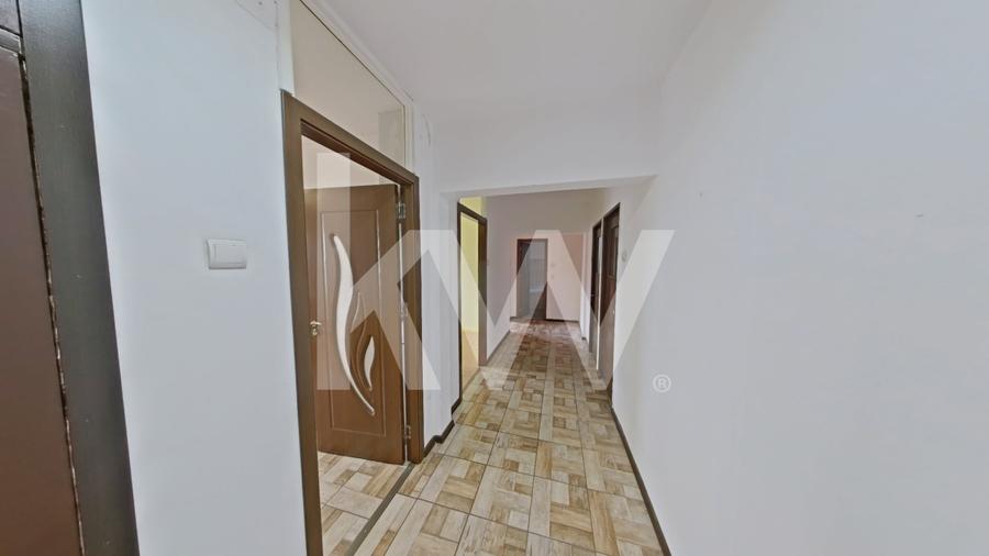Apartament cu 3 camere decomandat în Calea București