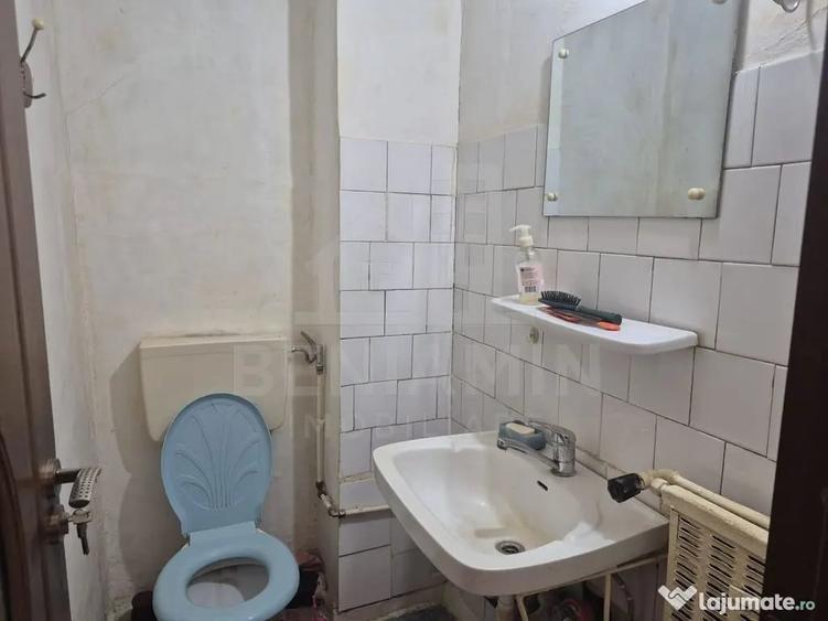 Apartament cu 3 camere decomandat în Sărari