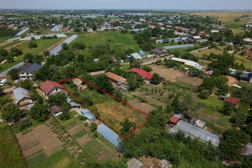 Teren Construcții intravilan de 1158 mp, în Vărăști