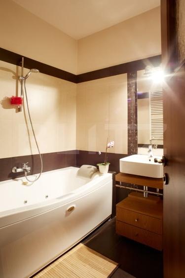 Casă individuală cu 6 camere cu Canalizare în Făget