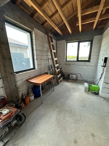 Casă individuală cu 3 camere cu Teren 250 Mp în Crevedia
