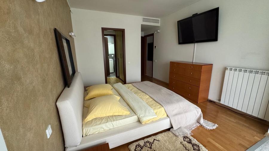 Apartament cu 3 camere decomandat, mobilat în Sisești