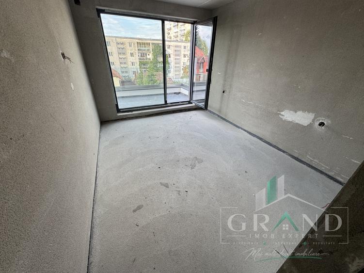 Apartament cu 3 camere semidecomandat în Andrei Mureșanu