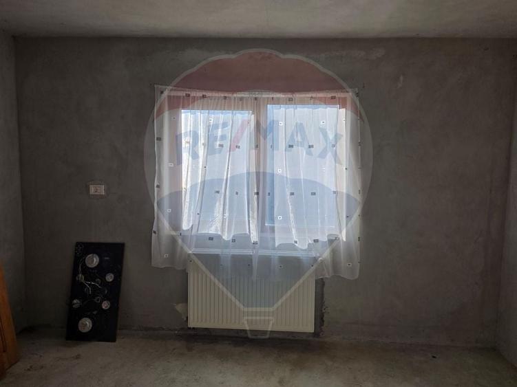 Casă individuală cu 3 camere cu Teren 966 Mp în Lespezi