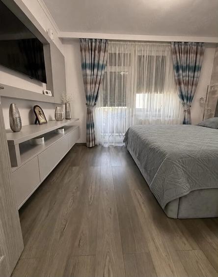 Apartament cu 3 camere decomandat în Exterior Vest