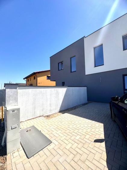 Duplex cu 4 camere cu Canalizare în Săcălaz