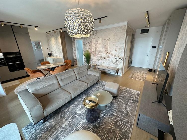 Apartament cu 3 camere decomandat în Central